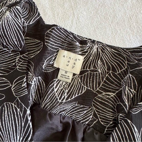 A New Day black and White Floral Print Surplice Front Dress - Picture 5 of 5